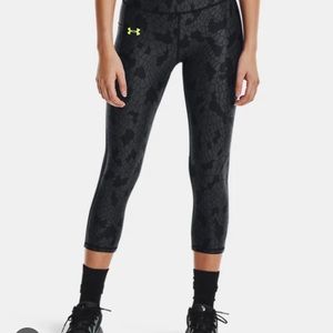 - NWT! UNDER ARMOUR ISO CHILL Mid Rise Capri Compression Leggings